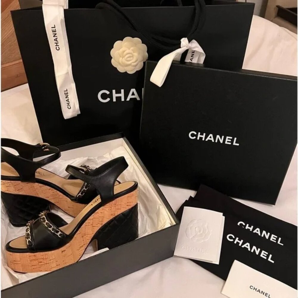 CHANEL NEVER WORN Agneau platform sandal 2019 collection